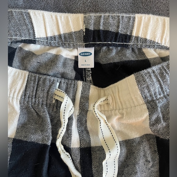 Large Old Navy Black and White Buffalo Plaid Jogger Pajama Pant - Picture 2 of 2